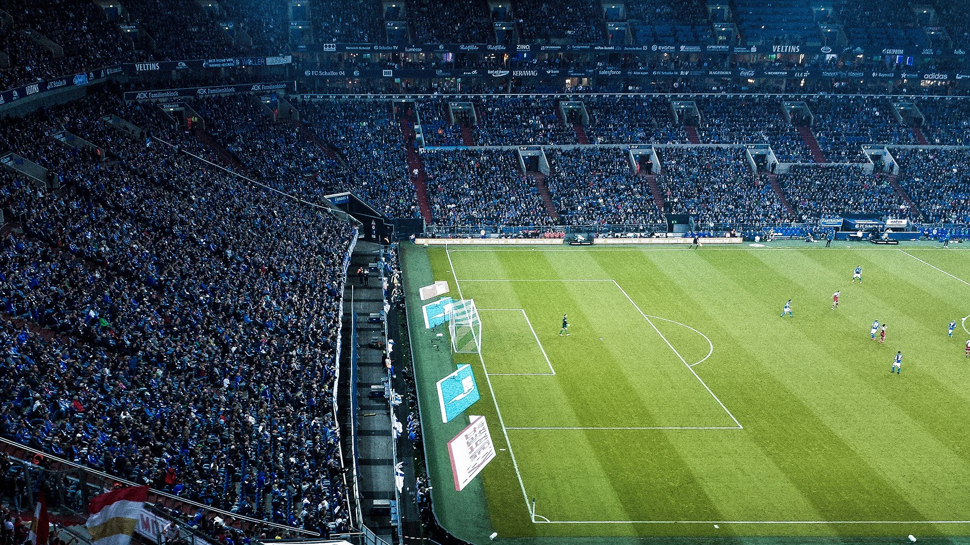 全锦赛八强战对决在即！北京首钢演练定位球，那不勒斯密集防守应对